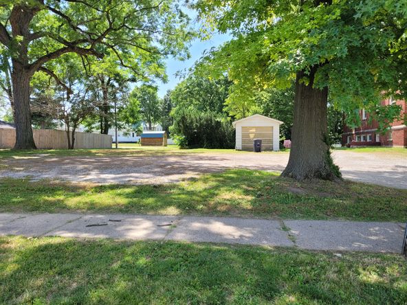 214 School St, Hillsboro, IL 62049